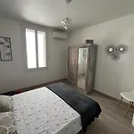 בית נופש Le Carmagnol Caramany